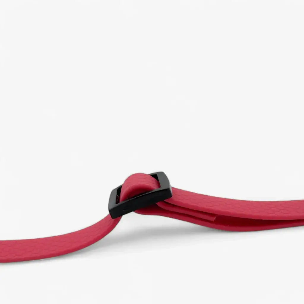 Auto drošības siksna suņiem, sarkana, izturīga, piemērota jauniem ceļu satiksmes noteikumiem.